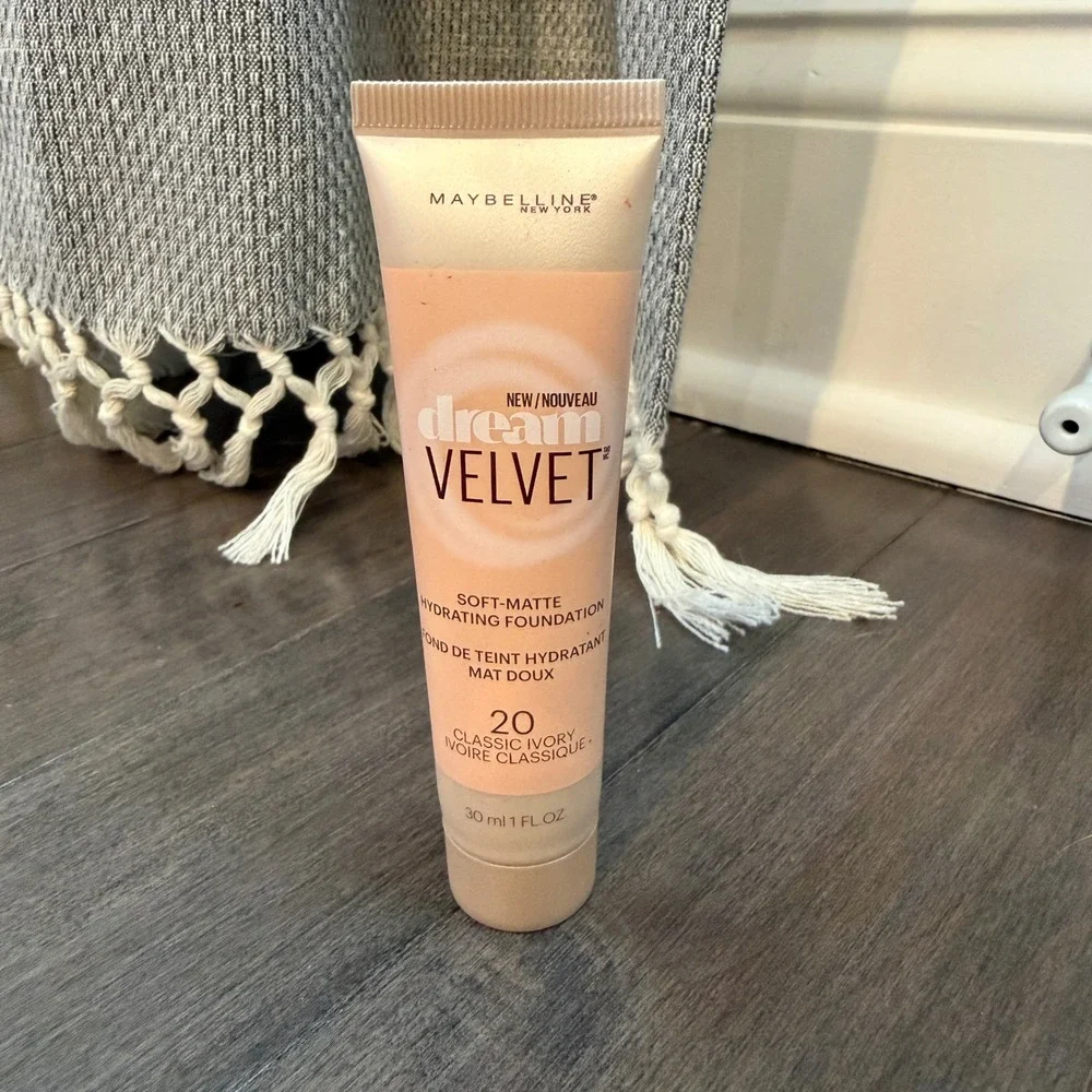 Maybelline Dream Velvet Soft-Matte Hydrating Foundation 20 Classic Ivory‎